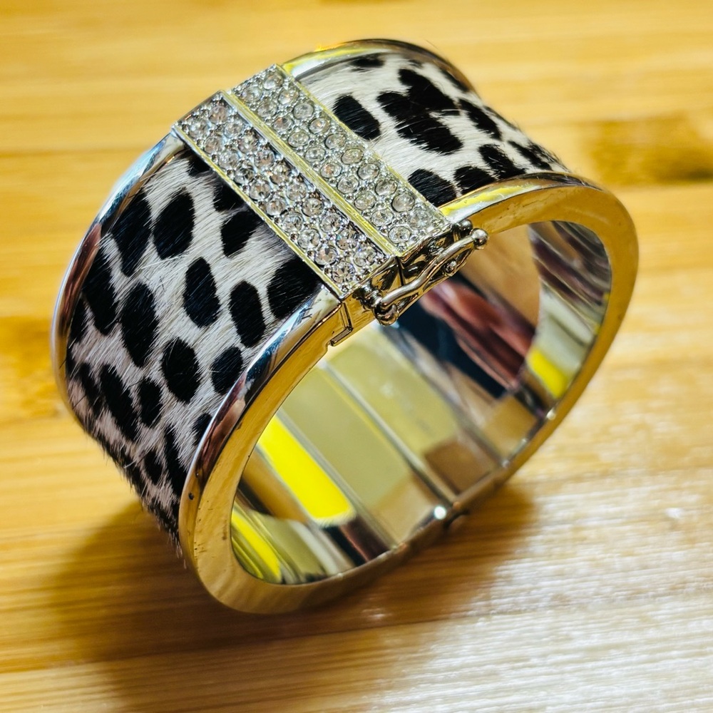 ANN TAYLOR Faux Fur Cheetah Print Hinged Bangle Bracelet
